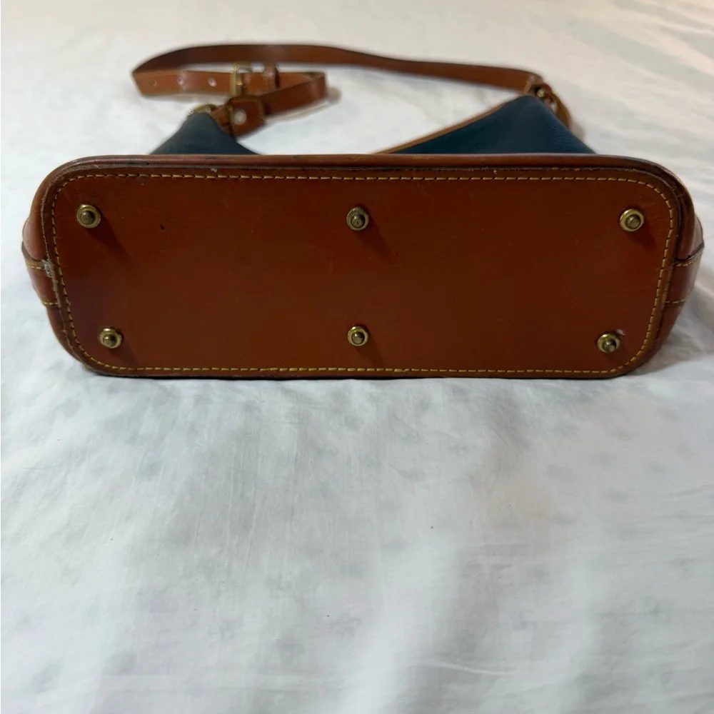 Dooney & Bourke Black and Tan Leather Shoulder Bag - Picture 3 of 9